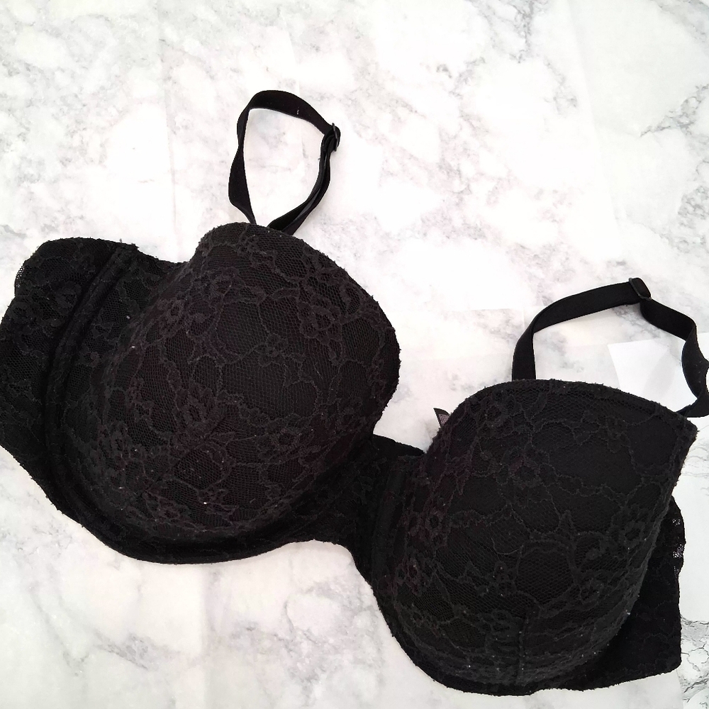 🎉Victoria's Secret Black Lace Bra Size 38C